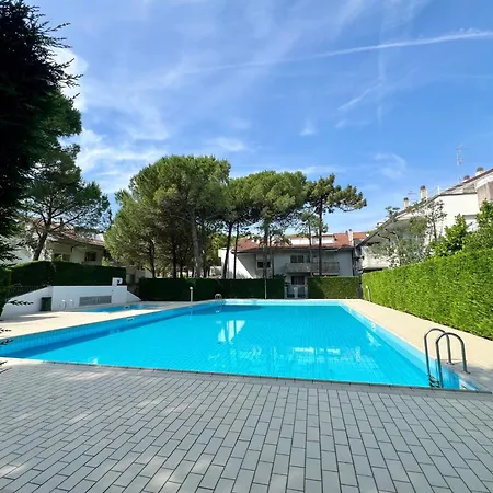 Apartment Spacious Flat For Groups With Balcony *