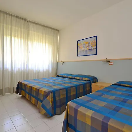 Spacious Flat For Groups With Balcony Apartment Lignano Sabbiadoro