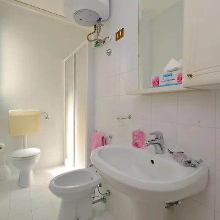 Spacious Flat For Groups With Balcony Apartment Lignano Sabbiadoro