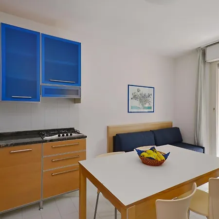 Spacious Flat For Groups With Balcony Lignano Sabbiadoro