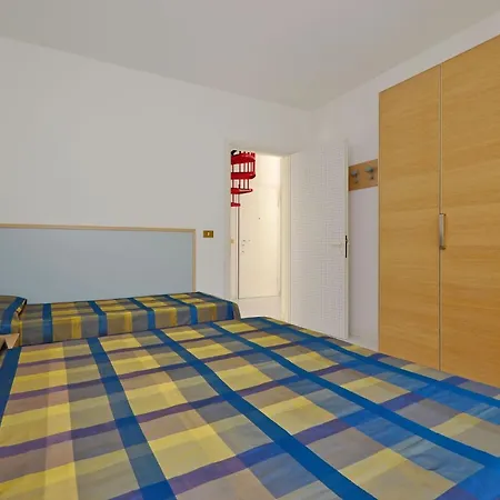Spacious Flat For Groups With Balcony * ליגננו סביאדורו