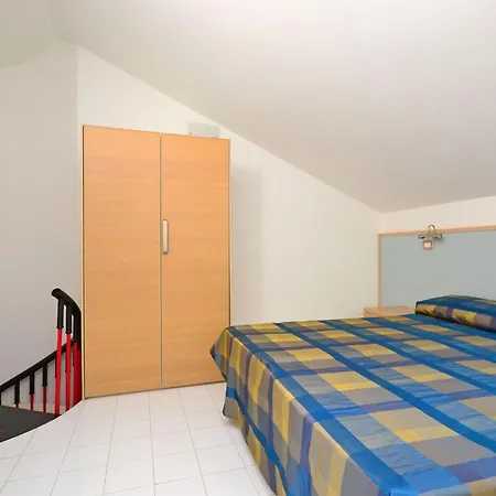 Spacious Flat For Groups With Balcony Apartment Lignano Sabbiadoro